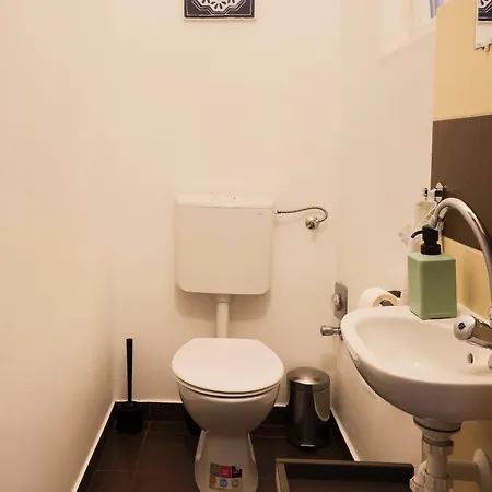 Apartment East Station